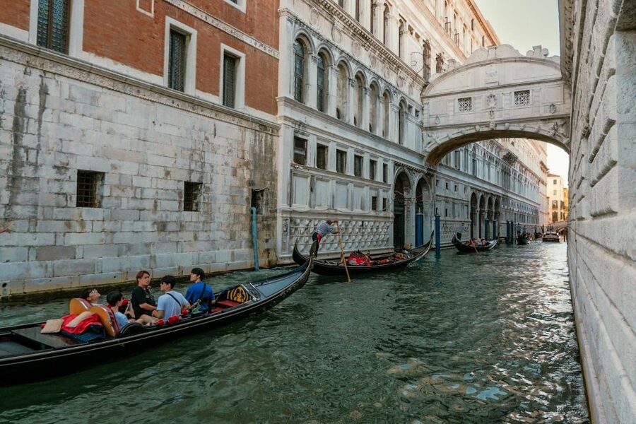 Venice: Doge's Palace and Basilica Tour with Gondola Ride - Inside the Doge’s Palace, Center of Ducal Venice
