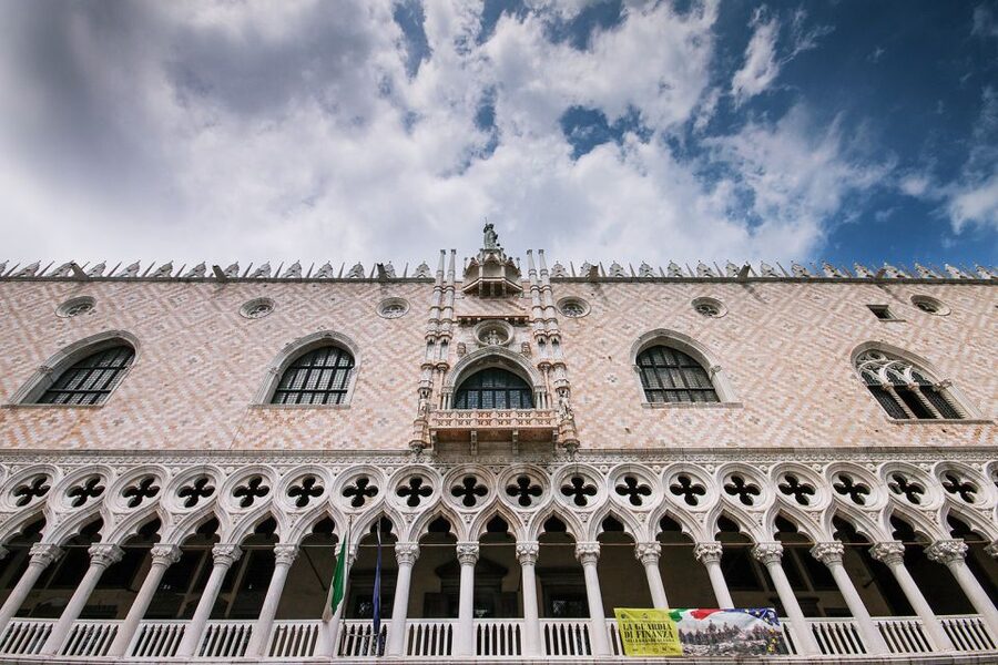 Venice: Doge's Palace and Basilica Tour with Gondola Ride - Skip-the-Line Entry and Why It Matters Here