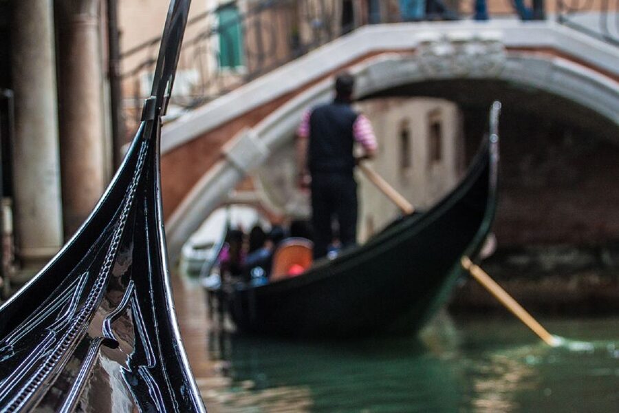 Venice: Doge's Palace and Basilica Tour with Gondola Ride - Timing, Group Size, and Who This Tour Fits Best