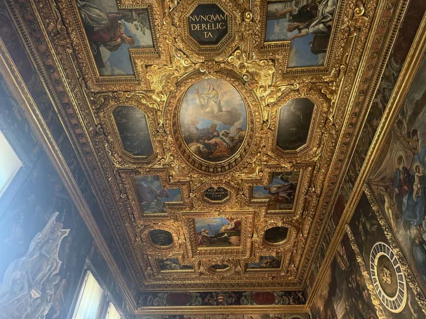 Venice Doge's Palace and St Mark's Basilica Guided Tour - Bridge of Sighs: quick passage, heavy story