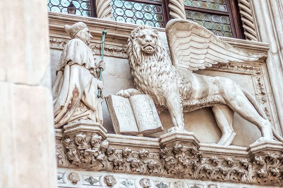 Venice: Doge's Palace and St. Mark's Basilica Tour - Prison route and the Bridge of Sighs, the story behind the crossing