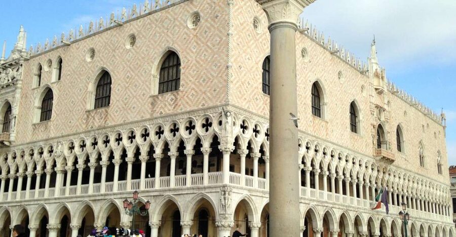 Venice: Doge's Palace and St. Mark's Private Walking Tour - Meeting the guide in Piazzetta di San Marco