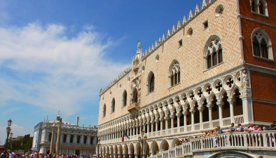 Venice: Doge's Palace, Bridge of Sighs & Prisons Guided Tour - History Gallery 3D and the VR Journey Through Venice