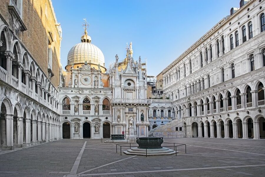 Venice: Doge's Palace & Bridge of Sighs Small Group Tour - Armor, Statues, and Doge’s Apartments: When Luxury Meets Control