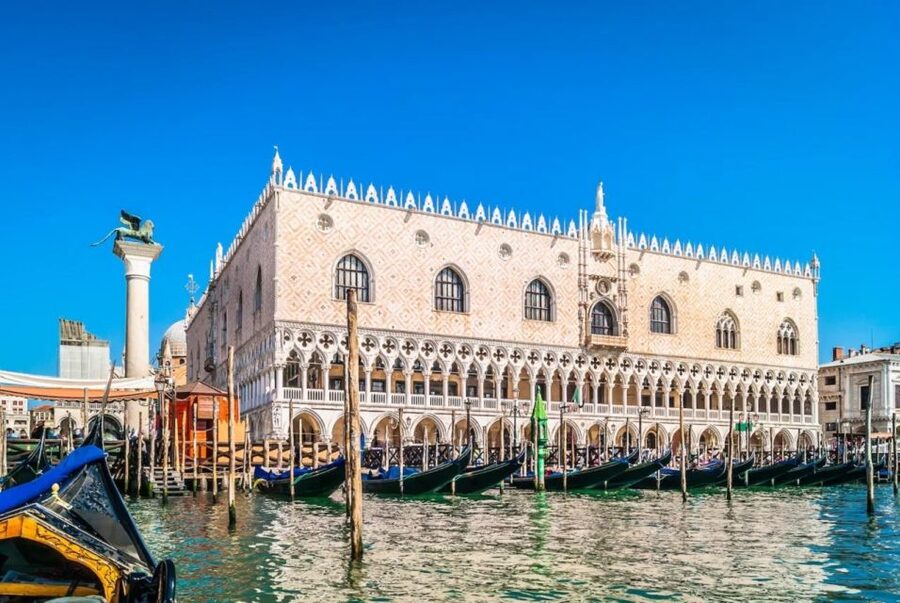 Venice: Doge's Palace & Bridge of Sighs Small Group Tour - Crossing the Bridge of Sighs: From Beautiful Venice to the Cells
