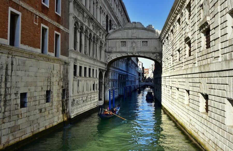 Venice: Doge's Palace Guided Tour with Optional Gondola Ride - What you learn on this tour (beyond the photos)