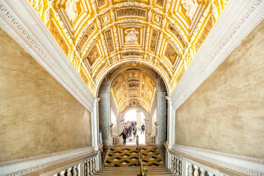 Venice: Doge's Palace Skip-the-Line Tour with Prisons - Art on the Walls: Tintoretto, Titian, Veronese, Bellini