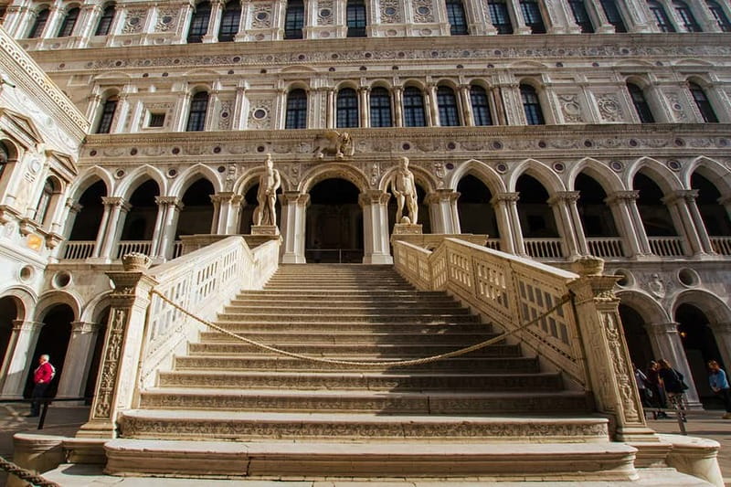 Venice: Doges Palace, Prison, and Secret Passageways Tour - Bridge of Sighs and the New Prisons: A Dramatic Finish With Real Weight
