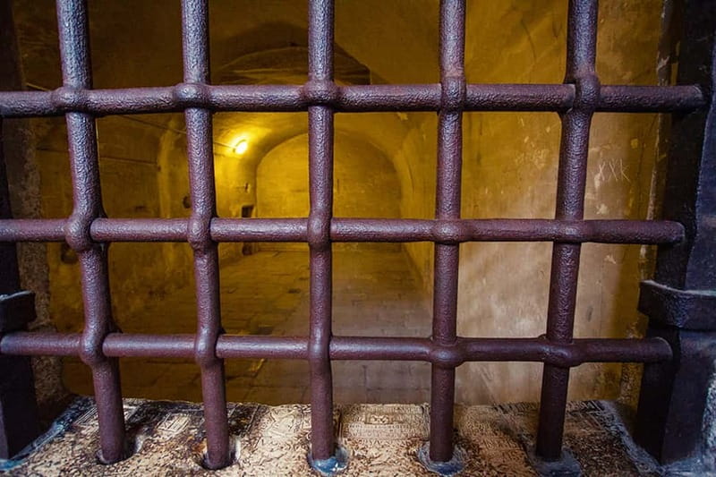 Venice: Doges Palace, Prison, and Secret Passageways Tour - Inside Palazzo Ducale: Secret Itineraries, Prison Chambers, and Archives