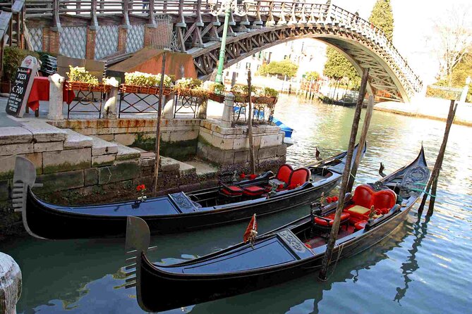 Venice: Enchanting City Walk & Majestic Gondola Glide! - Piazza San Marco meeting point and the Aliguna ticket pickup