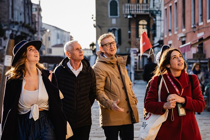 Venice Evening Food Tour: Bites, Drinks & Sit-Down Dinner - Stop 2: Strada Nova, Fish Cicchetti and a Classic Venetian Ombrà