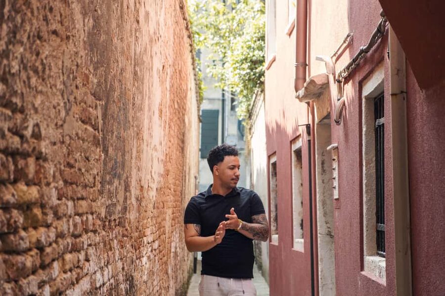 Venice: Exclusive Photoshoot in Hidden Locations - Why a private Venice photoshoot beats trying to do it alone