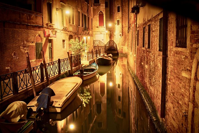 Venice Ghost & Legends Walking City Tour - Meeting point and route logic: TU.RI.VE. to Rialto