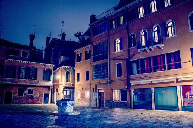 Venice Ghost & Legends Walking City Tour - San Zanipolo stop: murders, doges, and the graffitti story