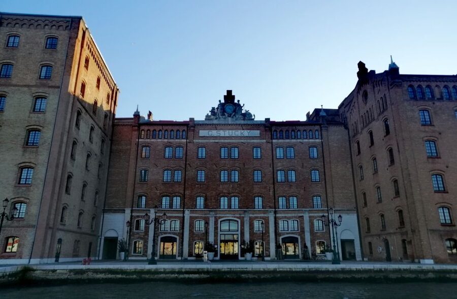 Venice: Giudecca Island Discover Walking Tour - Lagoon-side gardens and galleries: the quieter Venice you came for