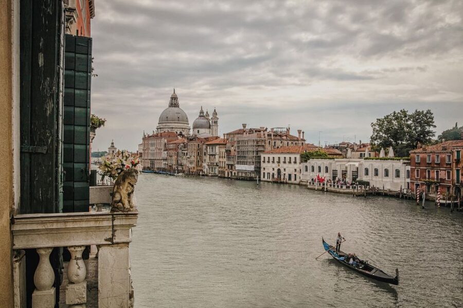Venice: Gondola Ride and a Gala Dinner in a Venetian Palace - Key Things to Know Before You Go
