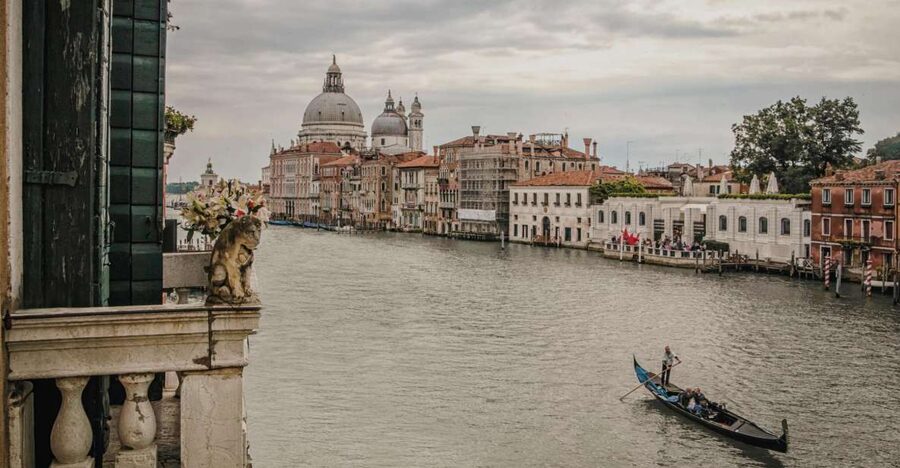 Venice: Gondola Ride and a Gala Dinner in a Venetian Palace - A Private Gondola on the Grand Canal, the Venice View You Cannot Fake