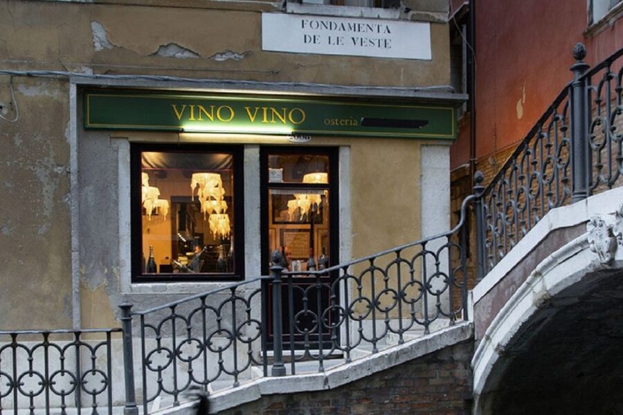 Venice: Gondola Ride and Dinner Experience - Why This 30-Minute Private Gondola Combo Can Be Great Value