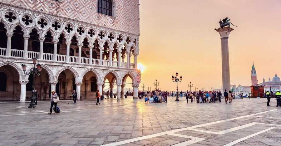 Venice: Gondola Ride and Skip the Line Doge's Palace Tour - What to wear and bring so your day stays smooth