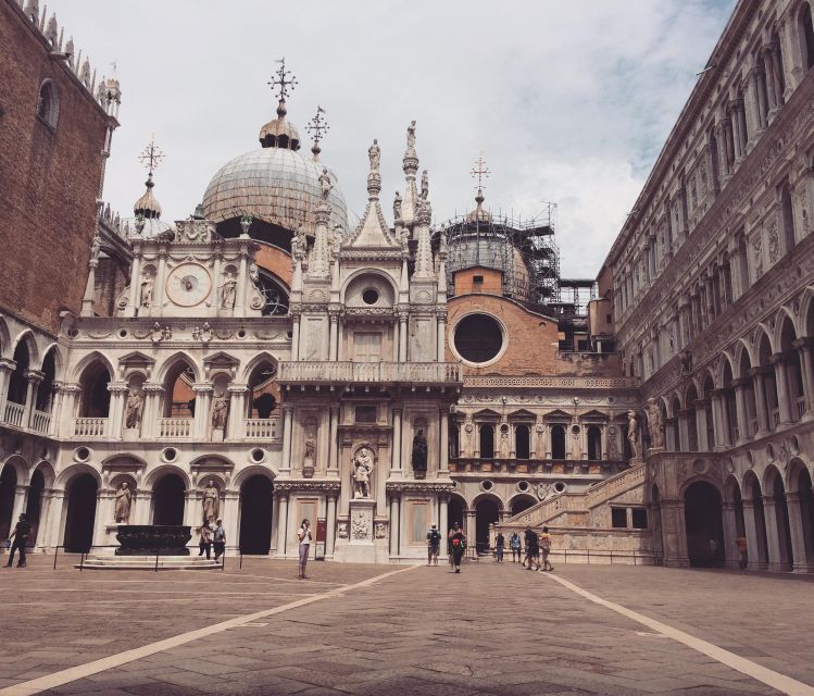 Venice: Gondola Ride and Skip the Line Doge's Palace Tour - Bridge of Sighs and the prisons: why the story lingers