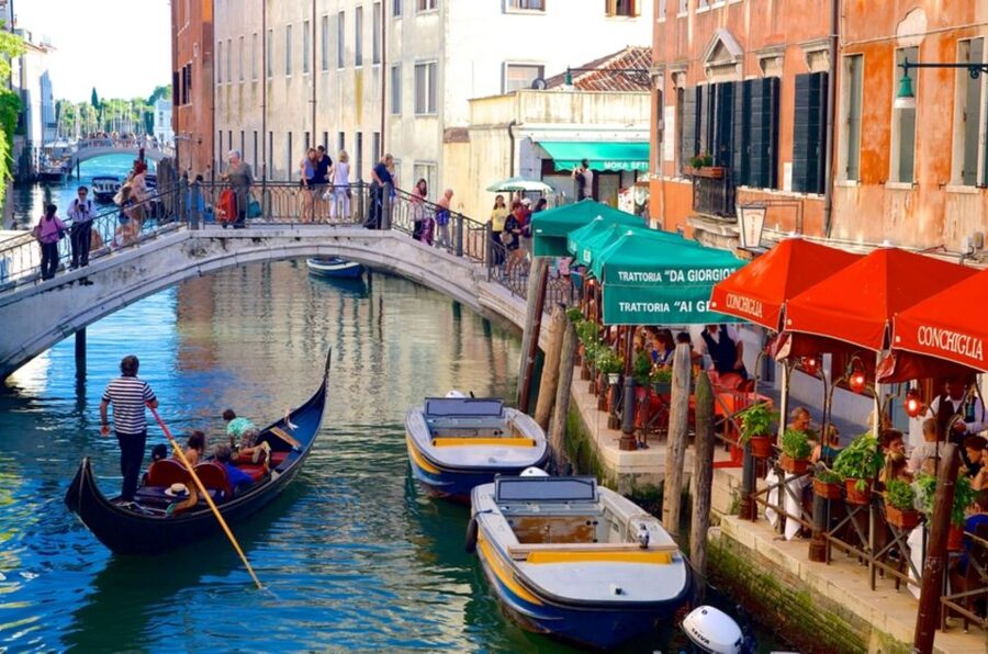 Venice: Gondola Ride and Skip the Line Doge's Palace Tour - Campo San Moisè gondola ride: 30 minutes over Venice landmarks