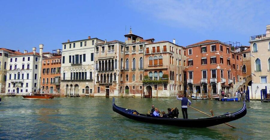 Venice: Gondola Ride and St Mark's Basilica - What you’ll learn inside: symbols, mosaics, and the St Mark story