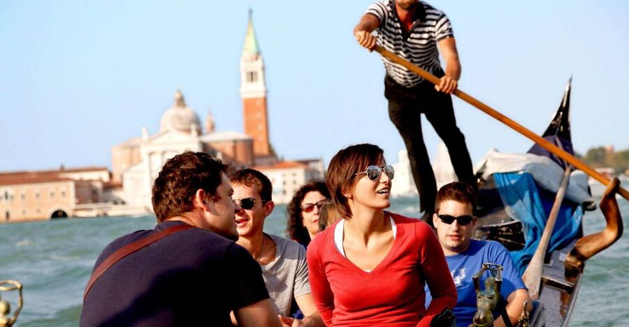 Venice: Gondola Ride with Live Guide or Audio Guide - Gondolier Time and Comfort: The Part That Usually Gets Smiles