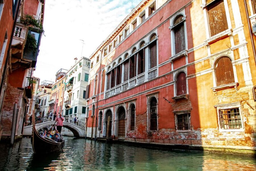 Venice: Gondola Ride with Live Guide or Audio Guide - Who This Gondola Ride Fits Best