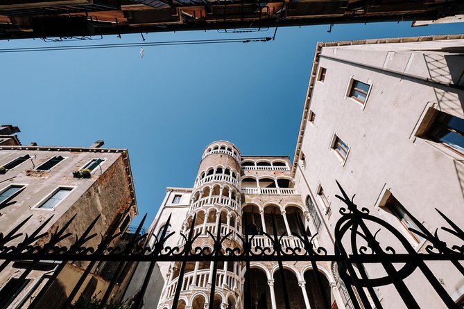 Venice Gondola ride with Skip the Line Doge's Palace tour - Group size, pace, and smart packing tips