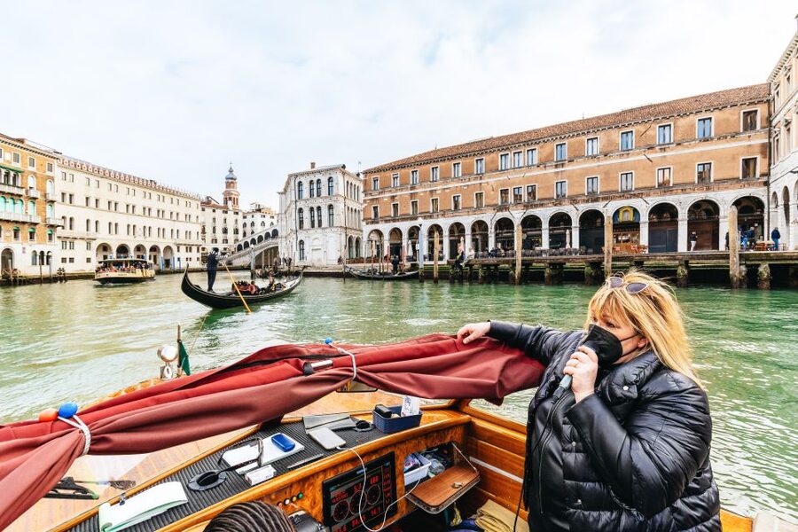 Venice: Grand Canal Boat Tour - Rialto Bridge and the glass future: the contrast you came for