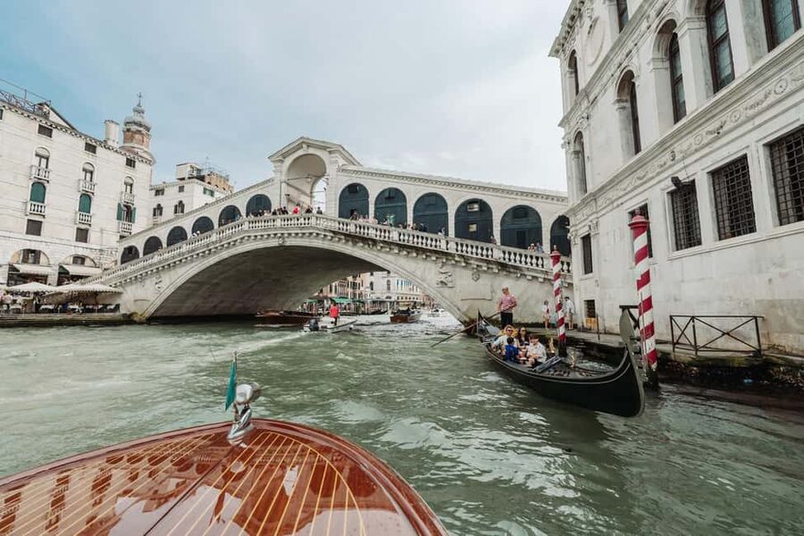 Venice: Grand Canal by Boat with Expert Guide - Key things that make this tour worth your time