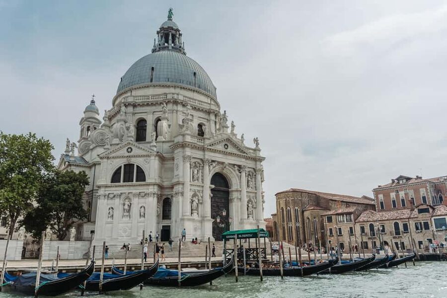 Venice: Grand Canal by Boat with Expert Guide - Hearing the guide in a noisy canal with headsets