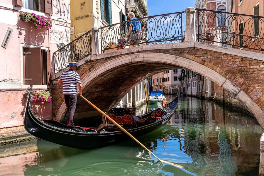 Venice: Grand Canal by Gondola with Live Commentary - Narrow canals, then the Grand Canal: the contrast you want