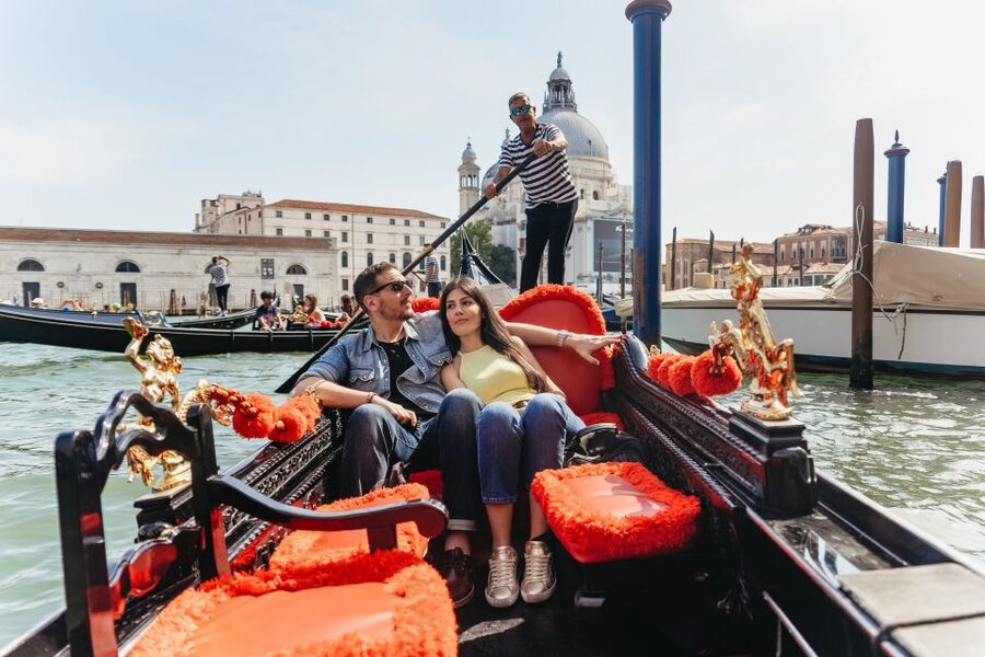Venice: Grand Canal Gondola Ride with App Commentary - The 15-minute gondola briefing that makes the whole ride click
