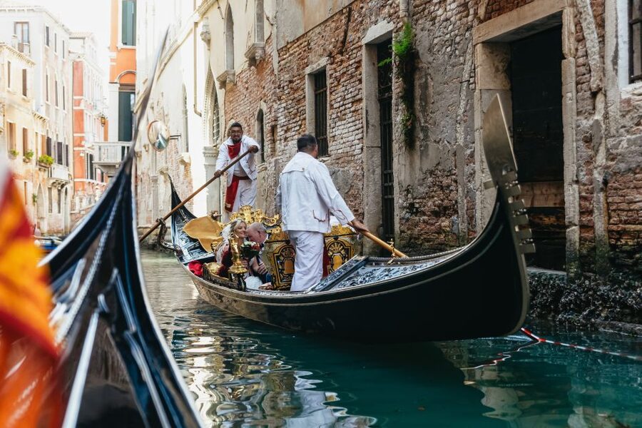 Venice: Grand Canal Gondola Ride with App Commentary - Shared gondola reality: seating, group size, and waiting