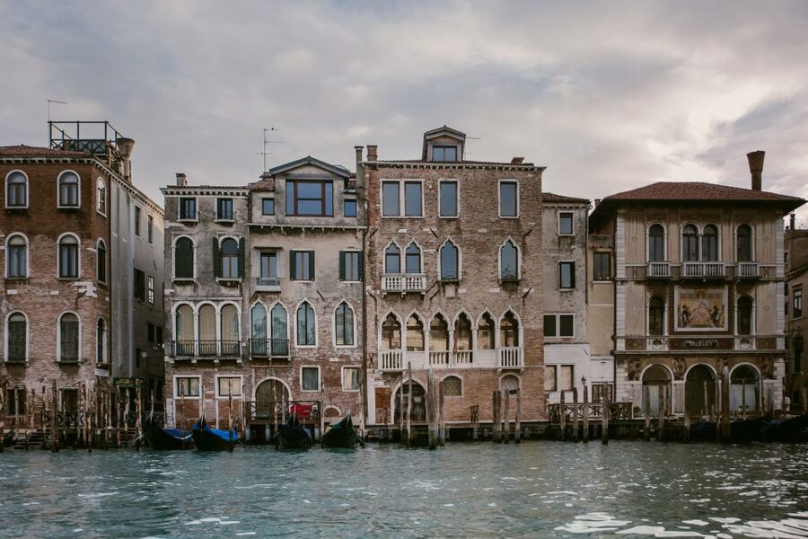 Venice: Grand Canal, Murano and Burano Half-Day Boat Tour - Burano’s Painted Houses and the Coffee-Stop Stroll