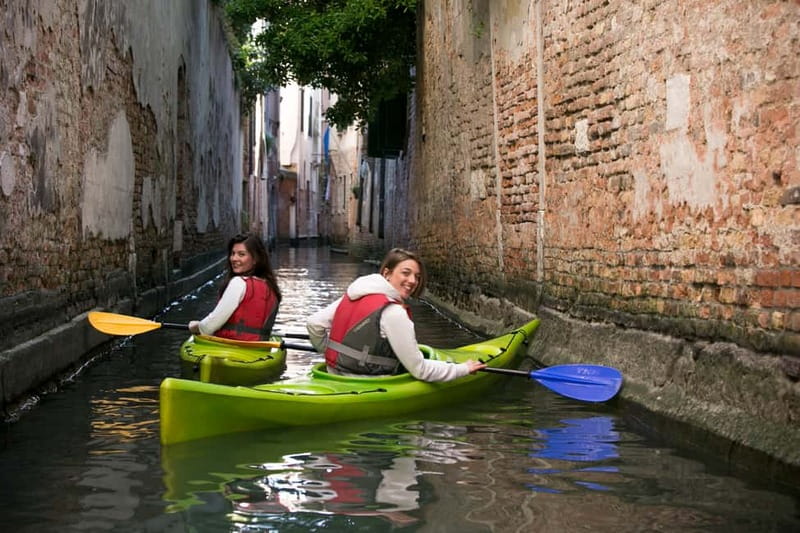 Venice: Guided Canal Kayak Tour at Day, Night, or Sunset - The itinerary, step by step, and what each stop feels like