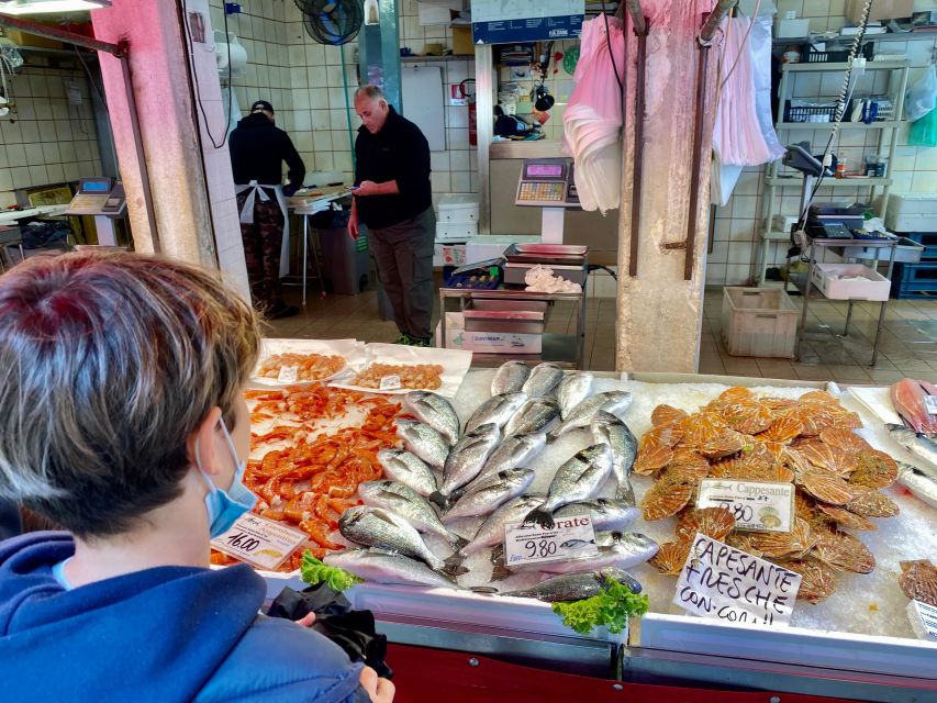 Venice: Guided City Highlights and Street Food Tour - Rialto Market Bites for Fresh Food Energy