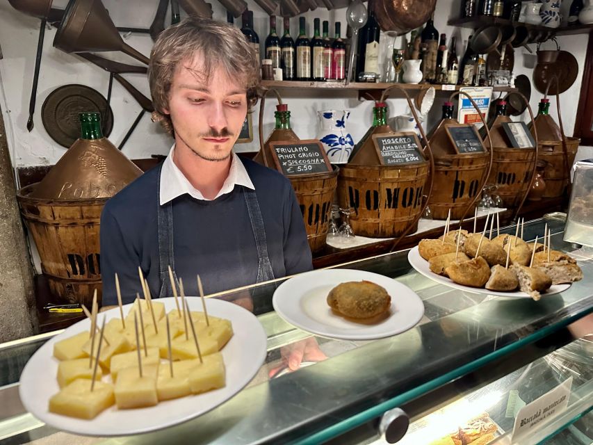 Venice: Guided City Highlights and Street Food Tour - Price and Value in a City Where Food Can Get Messy