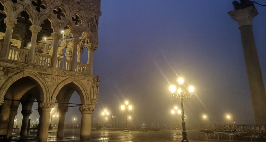 Venice: Guided Night Walking Tour & Saint Mark's Basilica - Why St Mark’s Basilica at night feels like a different Venice