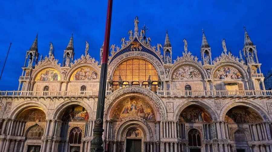 Venice: Guided Night Walking Tour & Saint Mark's Basilica - St Mark’s Basilica after dark: mosaics, architecture, and the Golden Church effect
