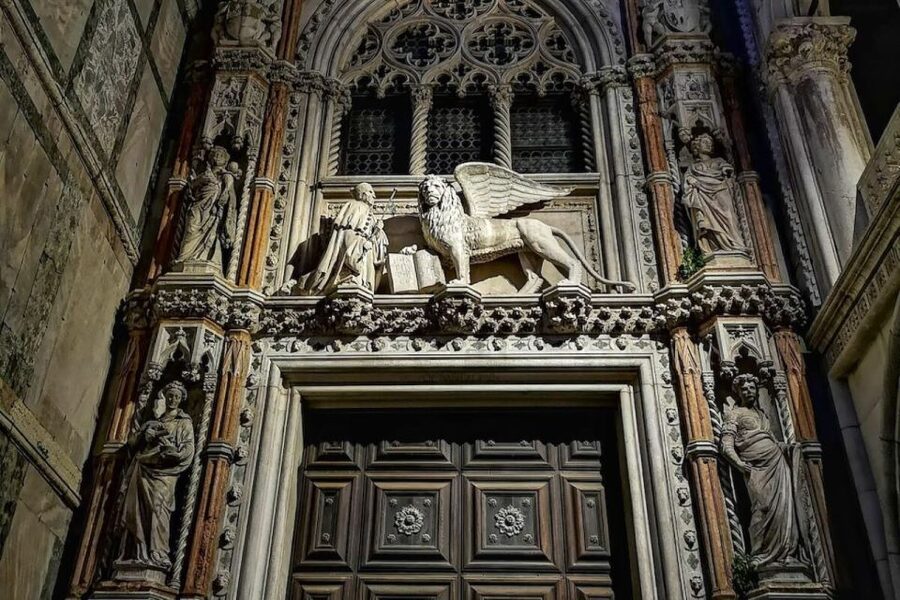 Venice: Guided Night Walking Tour & Saint Mark's Basilica - The Pala d’Oro focus: slowing down to see the details