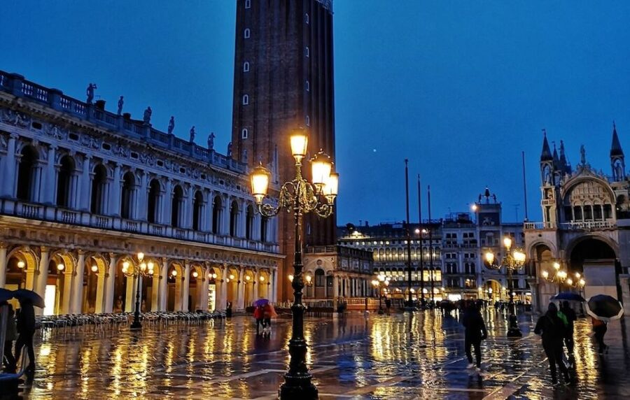 Venice: Guided Night Walking Tour & Saint Mark's Basilica - Museo Correr to Piazza San Marco: getting oriented in 30 minutes