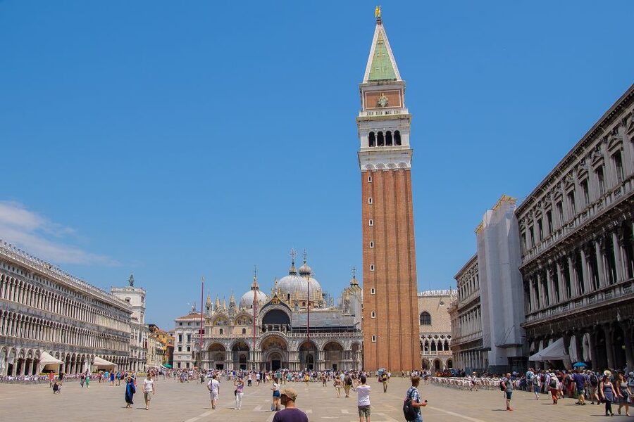 Venice: Guided Walking Tour with skip-the-line tickets - What you’ll learn from the guide, and how audio helps