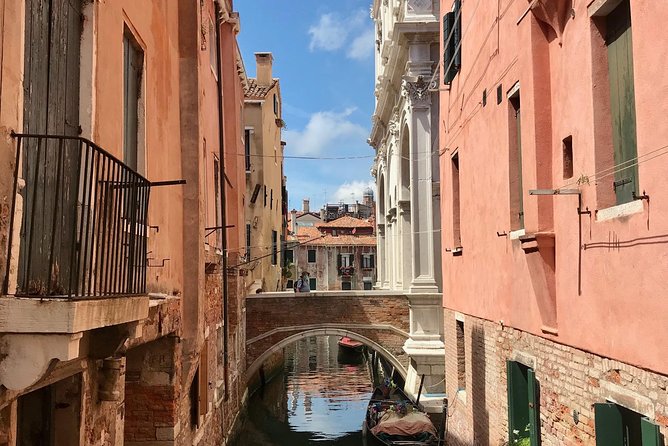 Venice Hidden Gems and Secrets Tour with a Local in Small Group - Squero di San Trovaso: gondola workshop atmosphere from outside