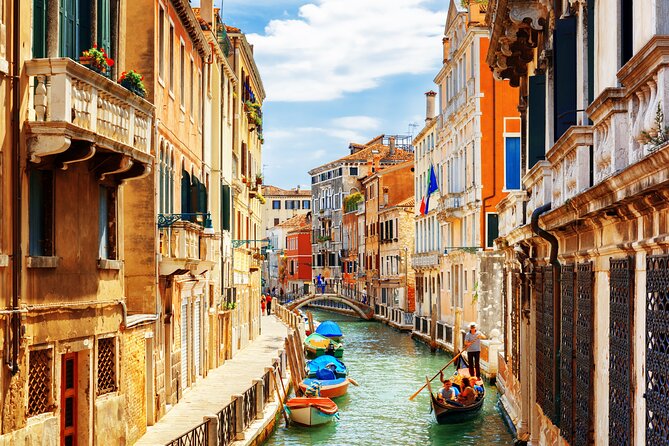Venice: Hidden Gems Walking Tour with a Local Guide - Stop by stop: Venice clues hidden in plain sight