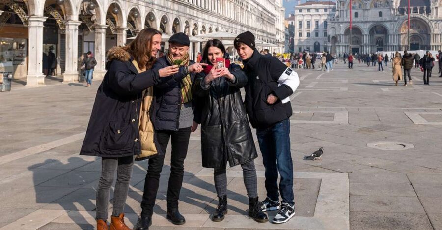 Venice: Hidden Spots Guided Photography Tour - Hidden spots and characteristic alleys, chosen on the spot