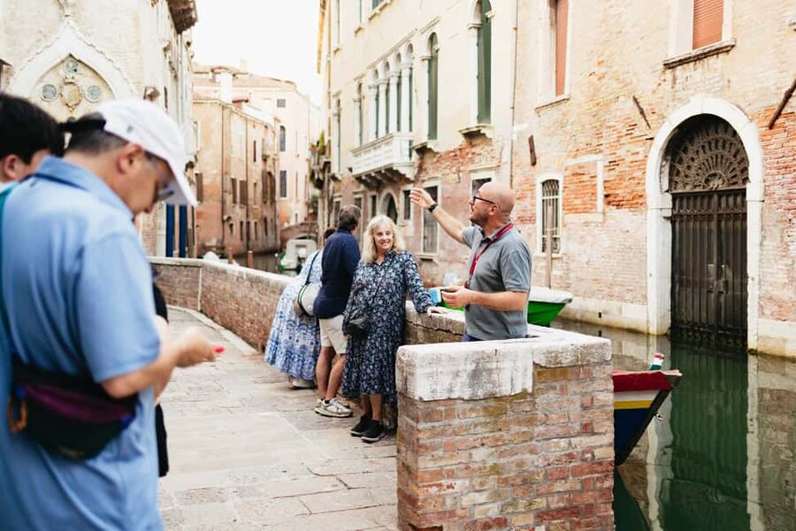 Venice: Highlights and Hidden Gems Night Walking Tour - Why a 1.5 Hour Evening Walk Works in Venice