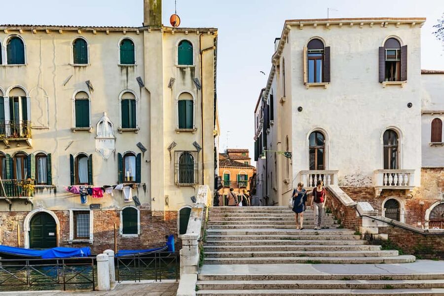 Venice: Highlights and Hidden Gems Night Walking Tour - Iconic Landmarks in Silhouette and Photo-Friendly Stops