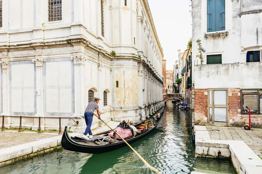 Venice: Highlights and Hidden Gems Night Walking Tour - Walking the Canals and Calles After Dark